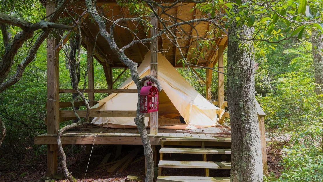 Photo of 1289 Plank Road