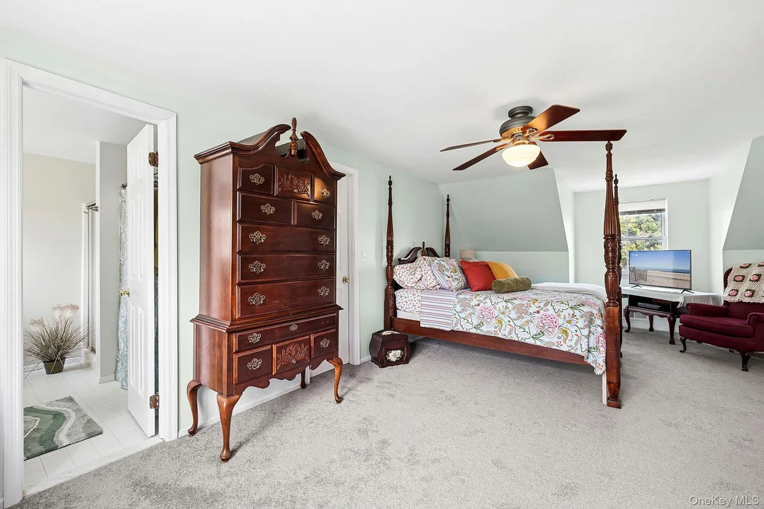 Photo of 240 Lisa Drive