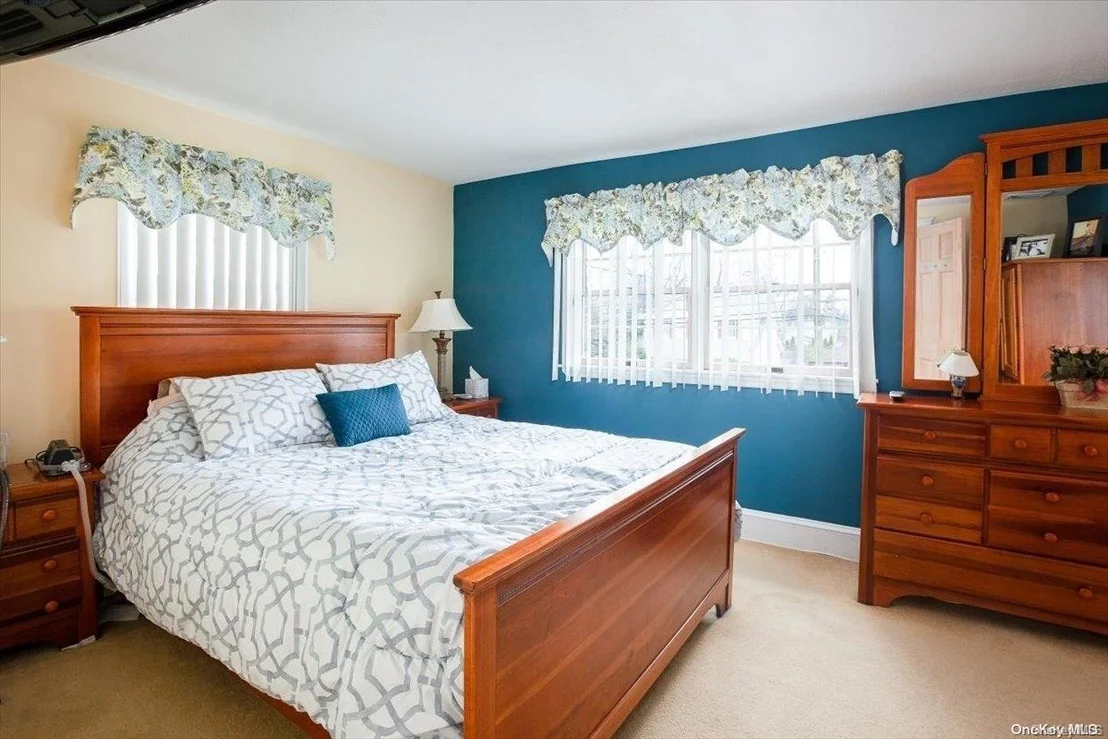 Photo of 46 Nassau Boulevard