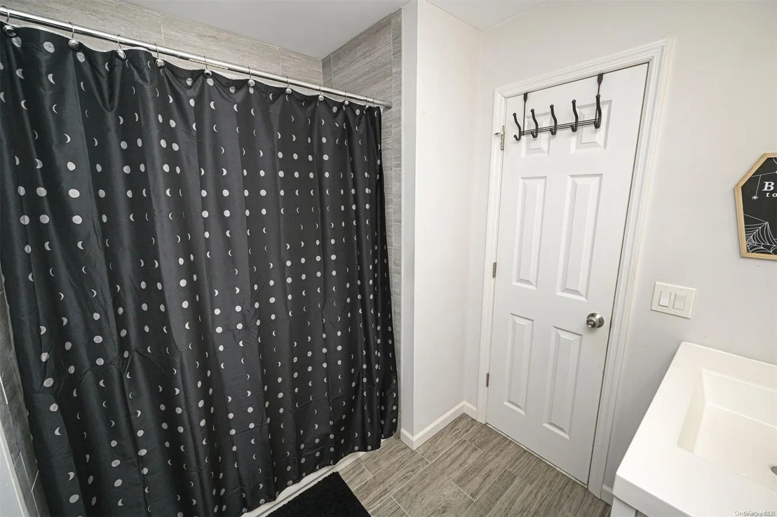 Photo of 182 Lynbrook Drive