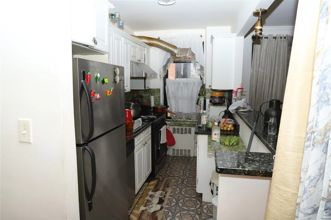 Photo of Unit APT4F at 150-29 72nd Rd