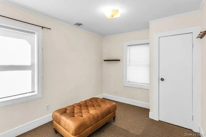 Photo of 548 E Broadway