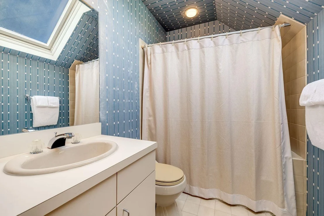 Photo of 444 River Road