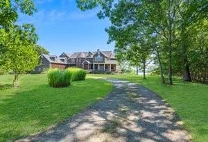 Photo of 3 Old Mastic Drive