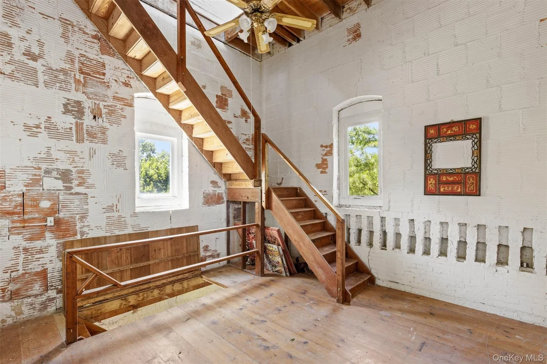 Photo of 880 W Mill Road