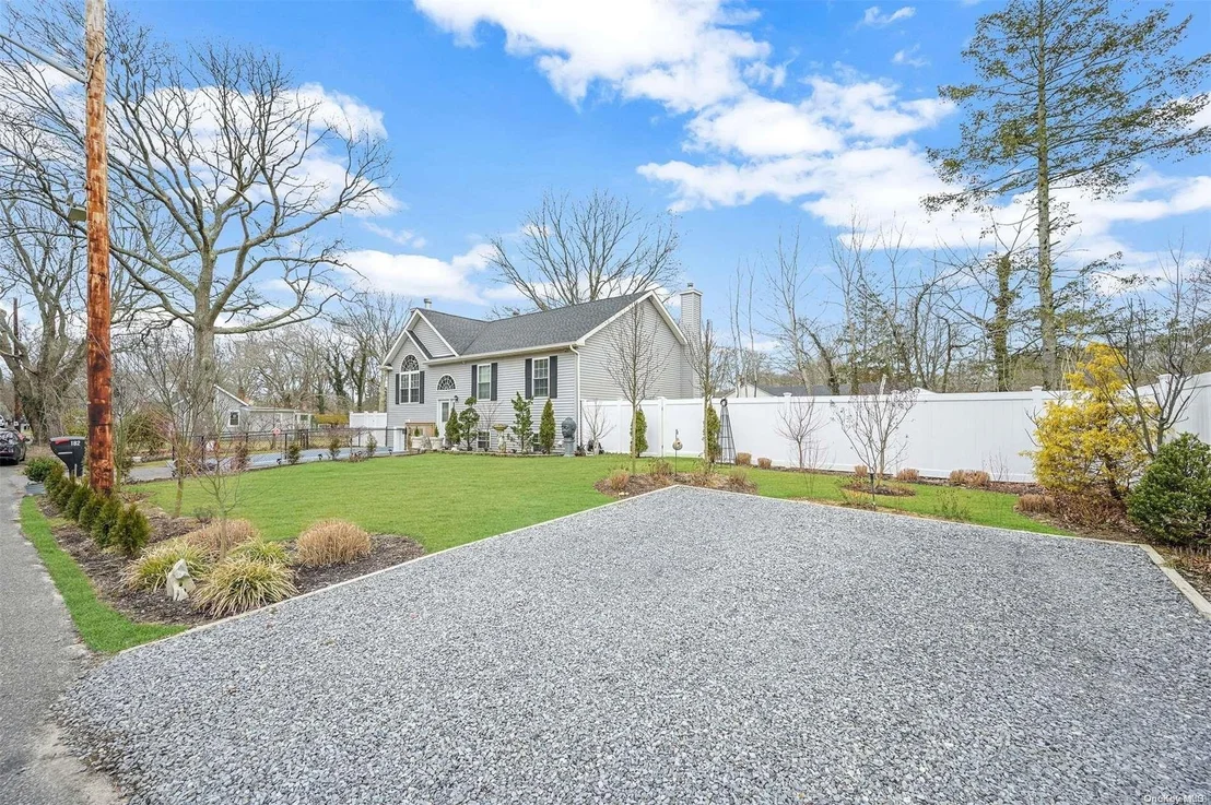 Photo of 182 Lynbrook Drive
