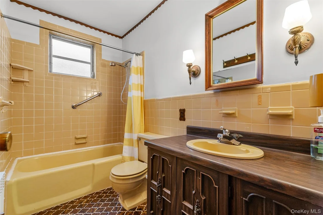 Photo of 6924 67th Pl
