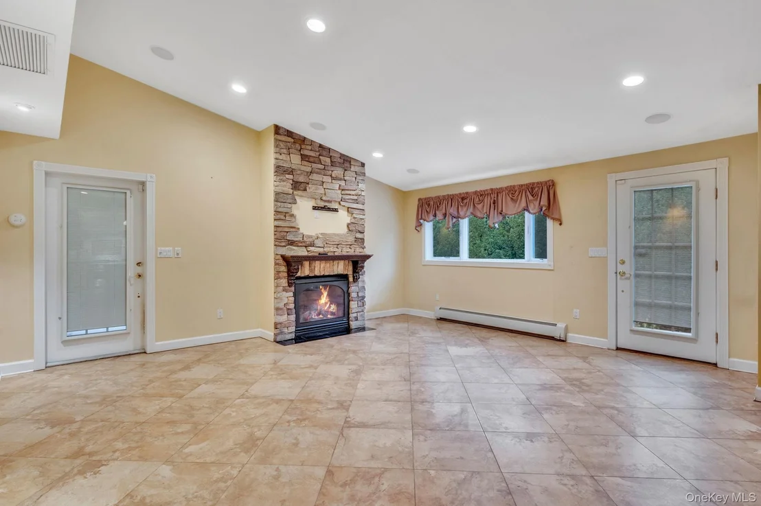Photo of 1023 Maple Lane