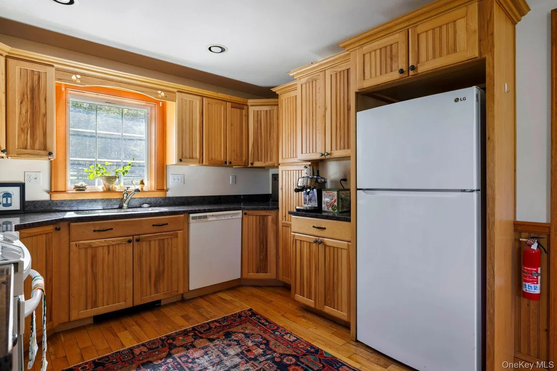 Photo of 452 Mountain Road
