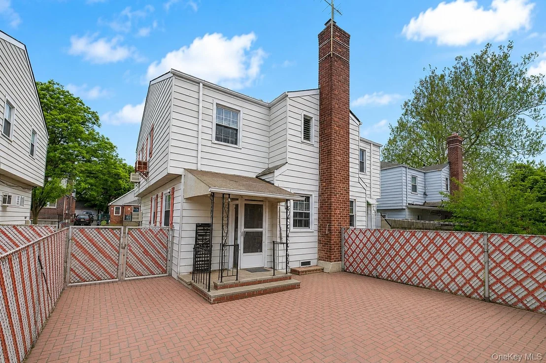 Photo of 15911 65th Avenue