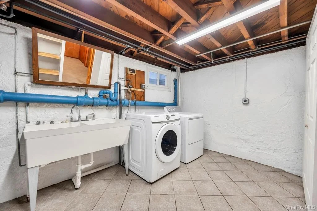 Photo of 2585 Oceanside Road