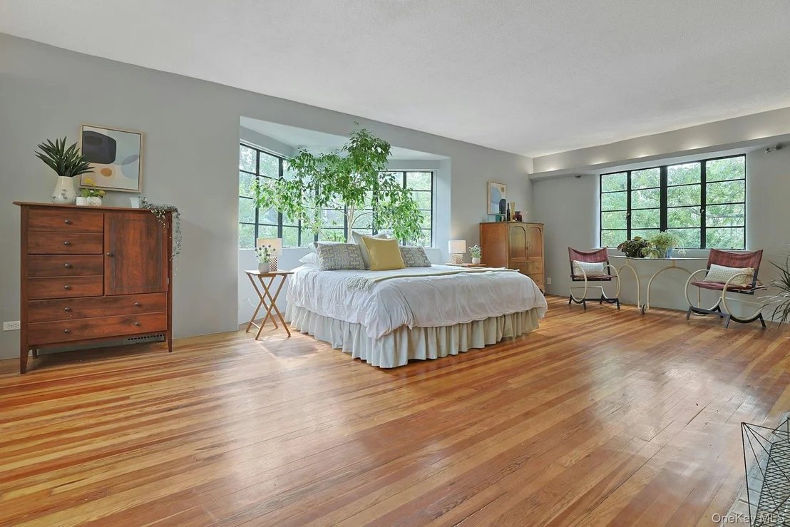 Photo of 75 Lakeside Drive