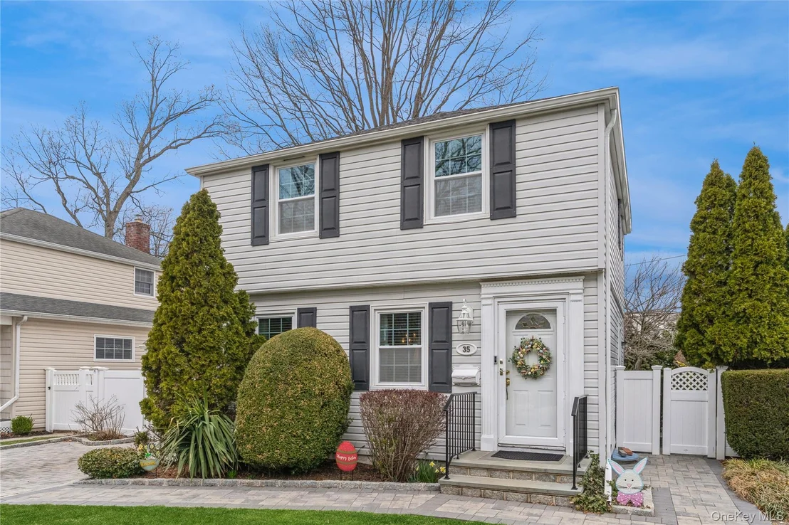Photo of 35 Roydon Drive N