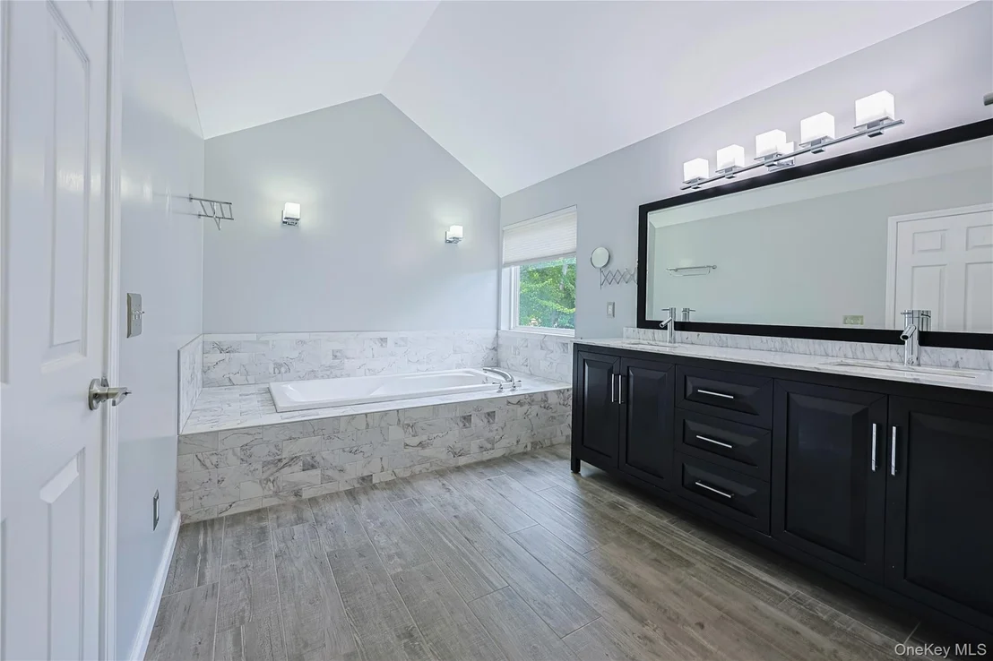 Photo of 1010 Pine View