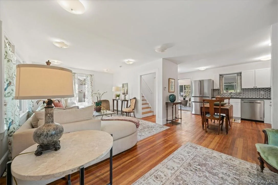 Photo of 2585 River Road