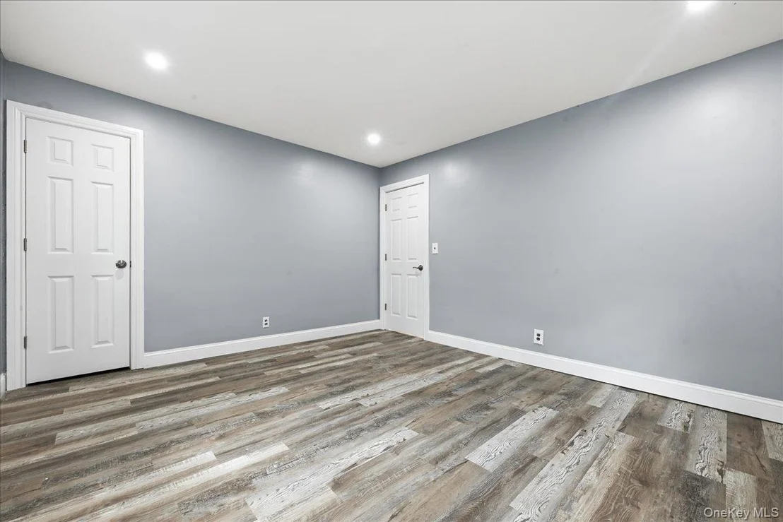 Photo of 415 Leonard Boulevard