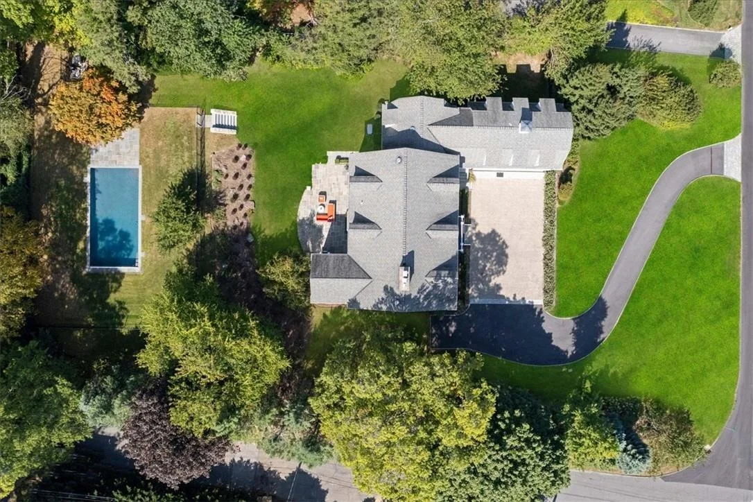 Photo of 20 Colonial Road
