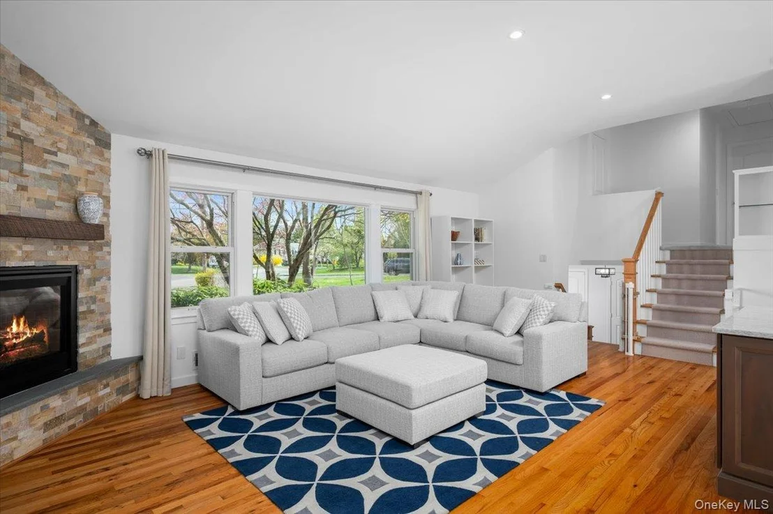 Photo of 8 Fairlawn Parkway