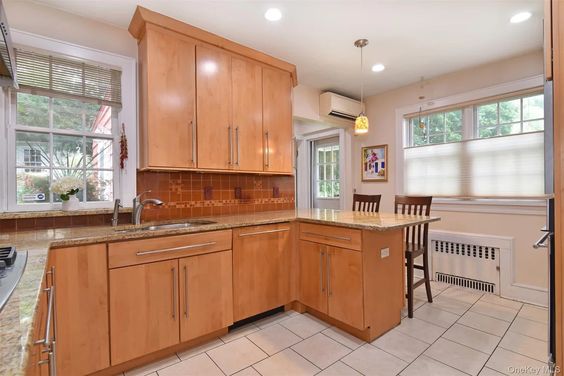 Photo of 579 Manor Lane