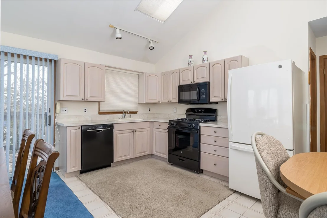 Photo of 334 Granada Parkway