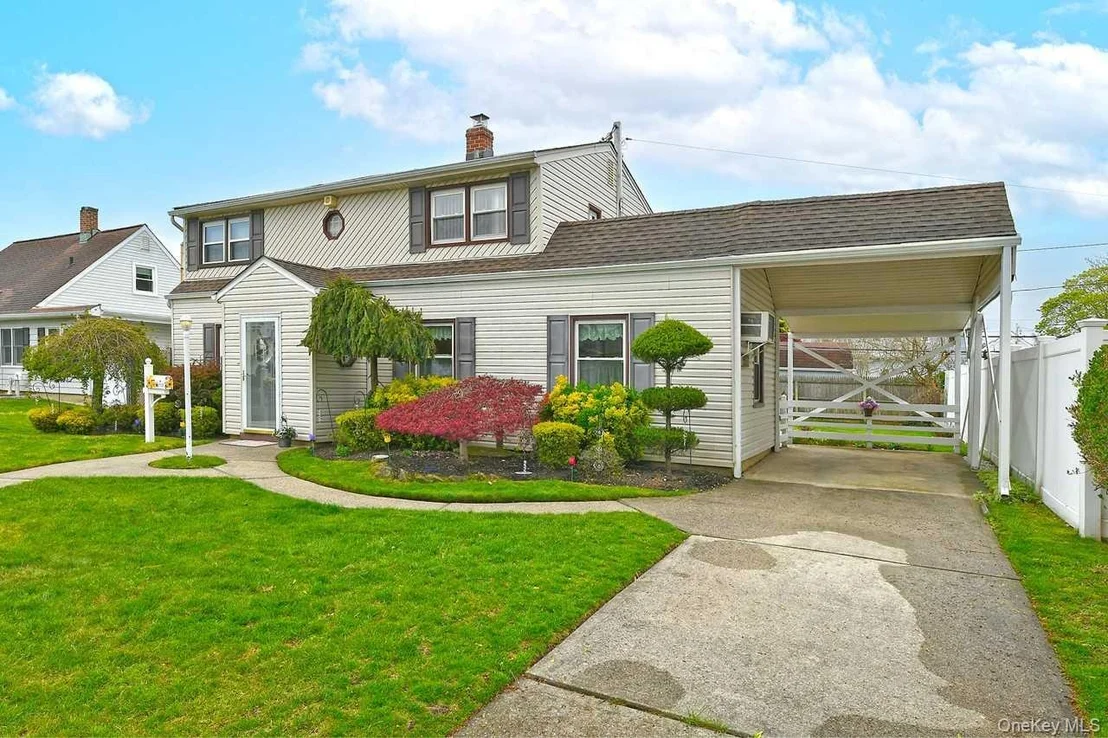 Photo of 203 Saddle Lane