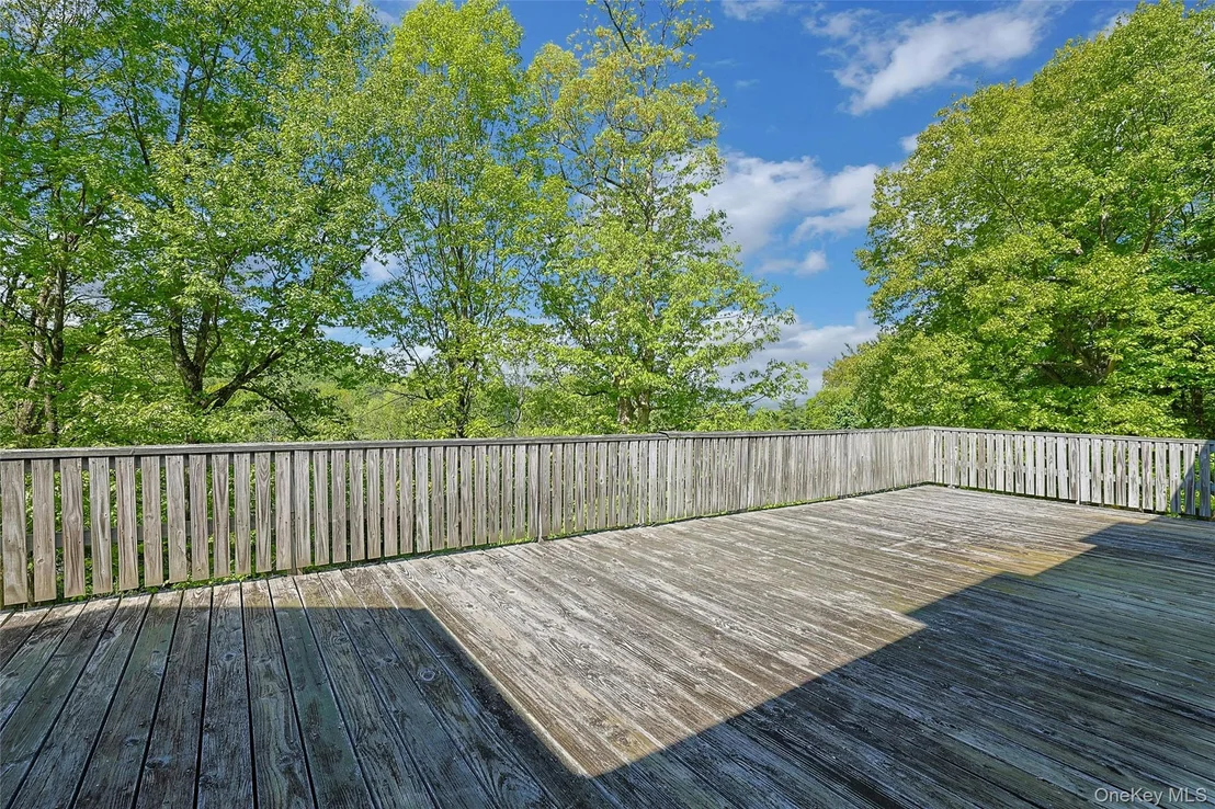 Photo of 982 Bradley Parkway