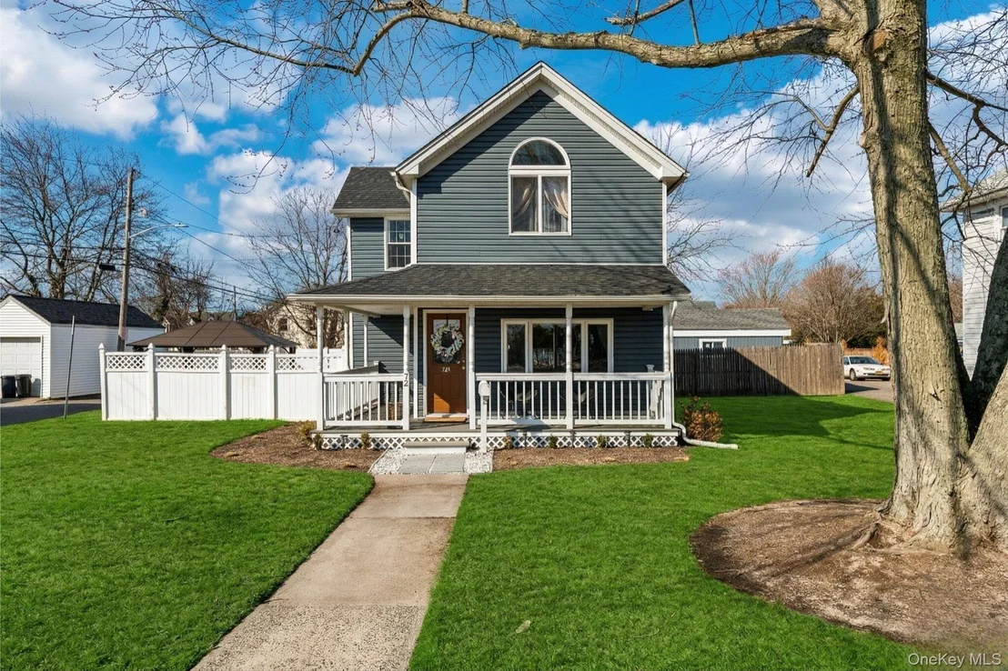 Photo of 72 Waverly Avenue