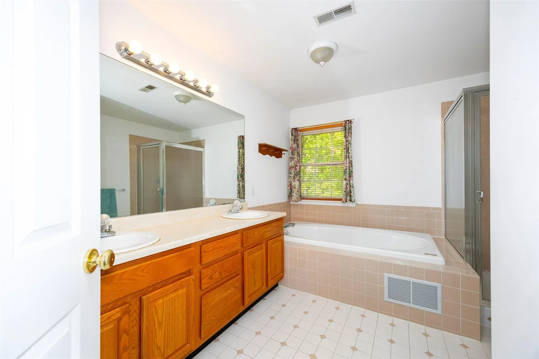 Photo of 7 Coachlight Drive