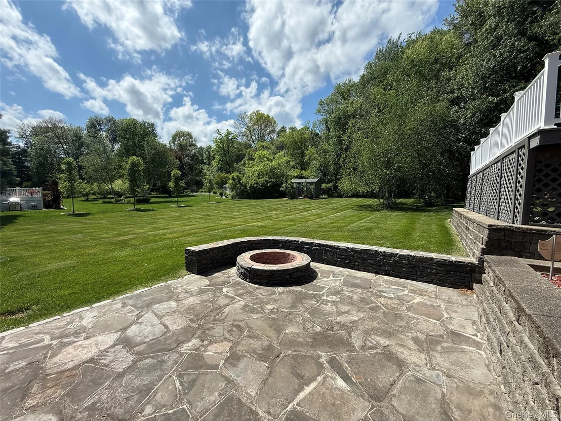 Photo of 58 Hoose Boulevard