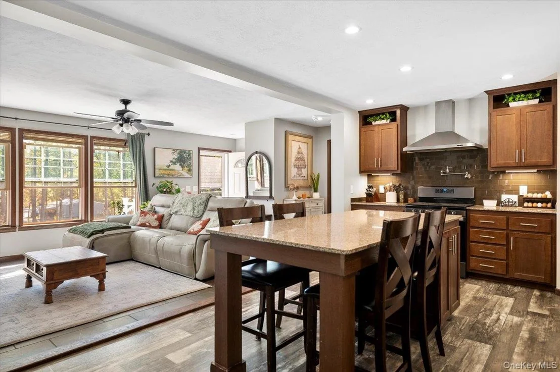 Photo of 110 Silver Spur Road W
