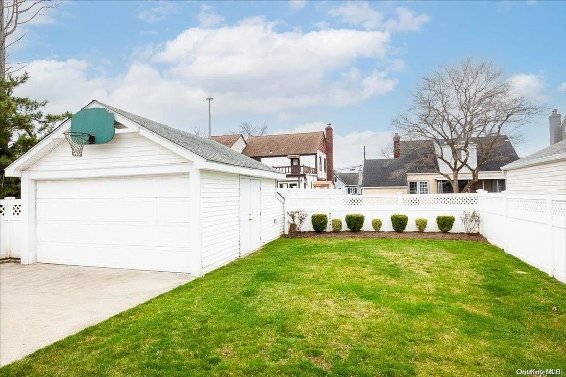 Photo of 46 Nassau Boulevard