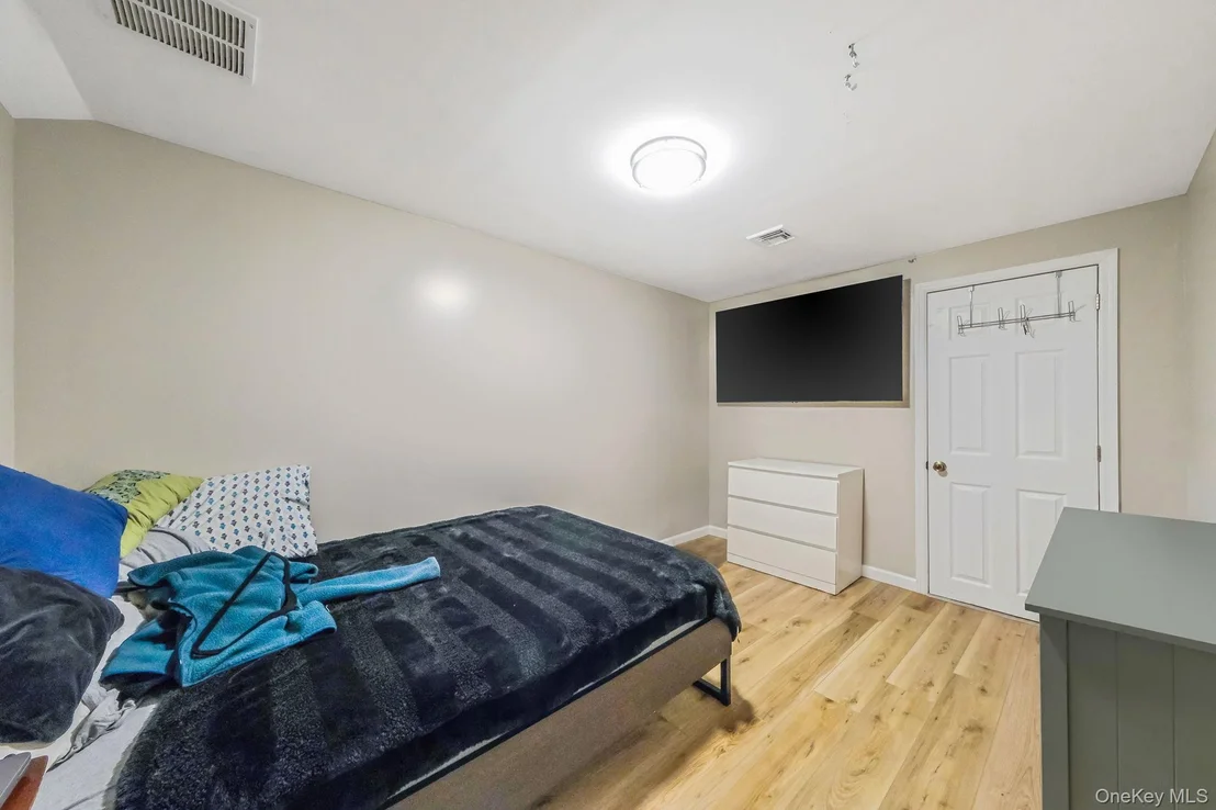 Photo of 231 W Woodside Avenue