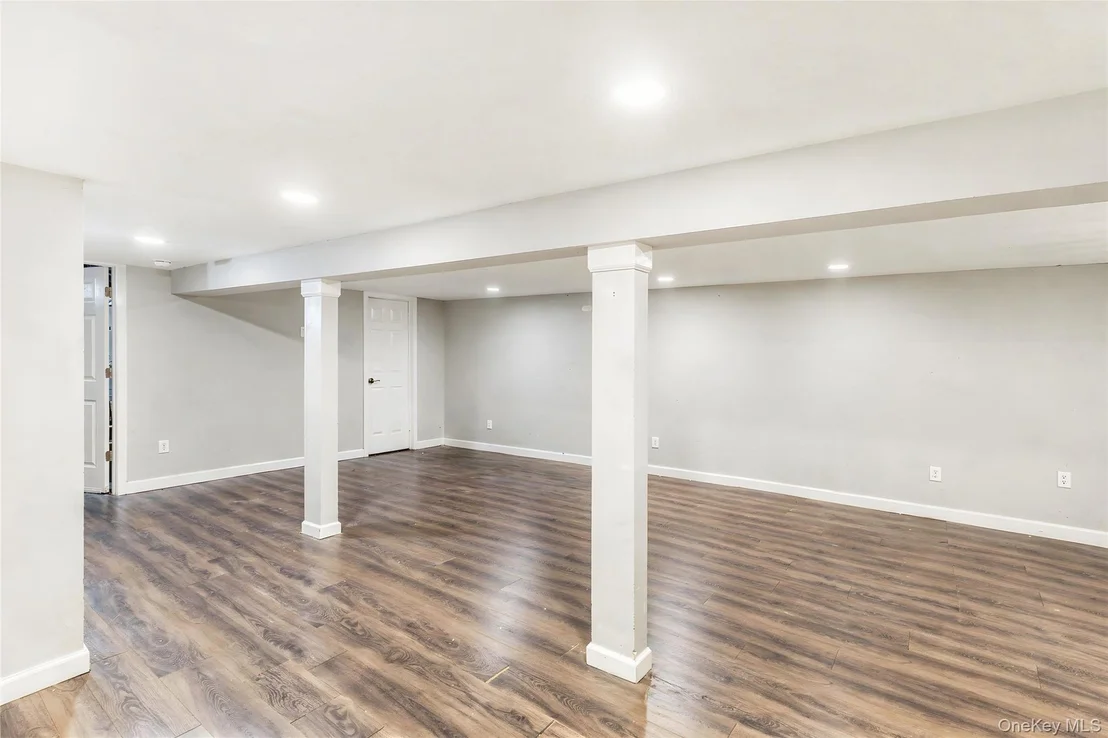Photo of 44 Maple Avenue