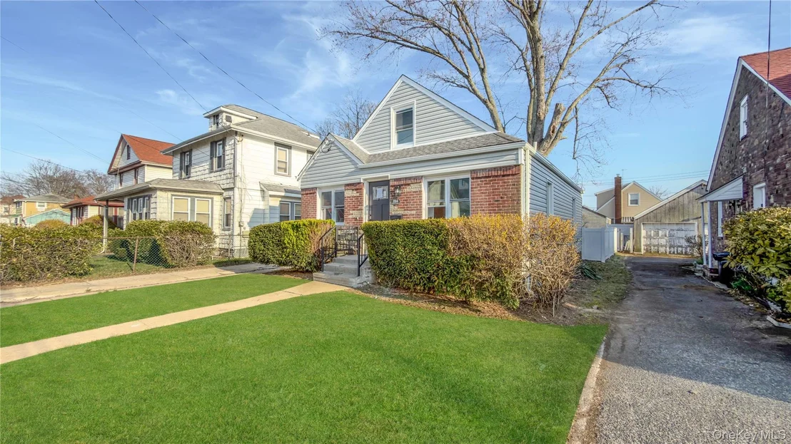 Photo of 224 Windsor Parkway