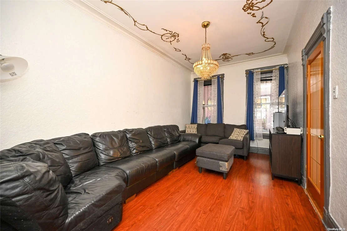 Photo of 468 Crescent Street