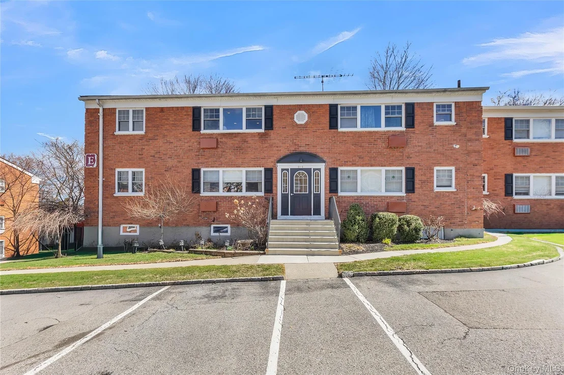 Photo of Unit E4 at 1879 Crompond Road
