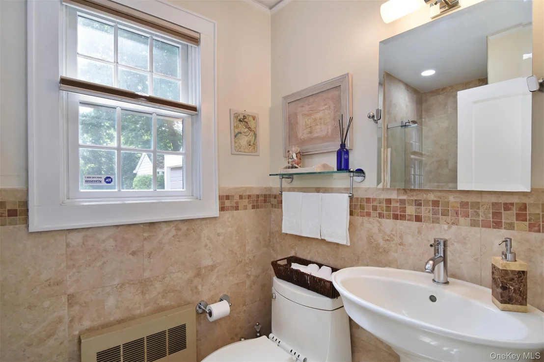 Photo of 579 Manor Lane