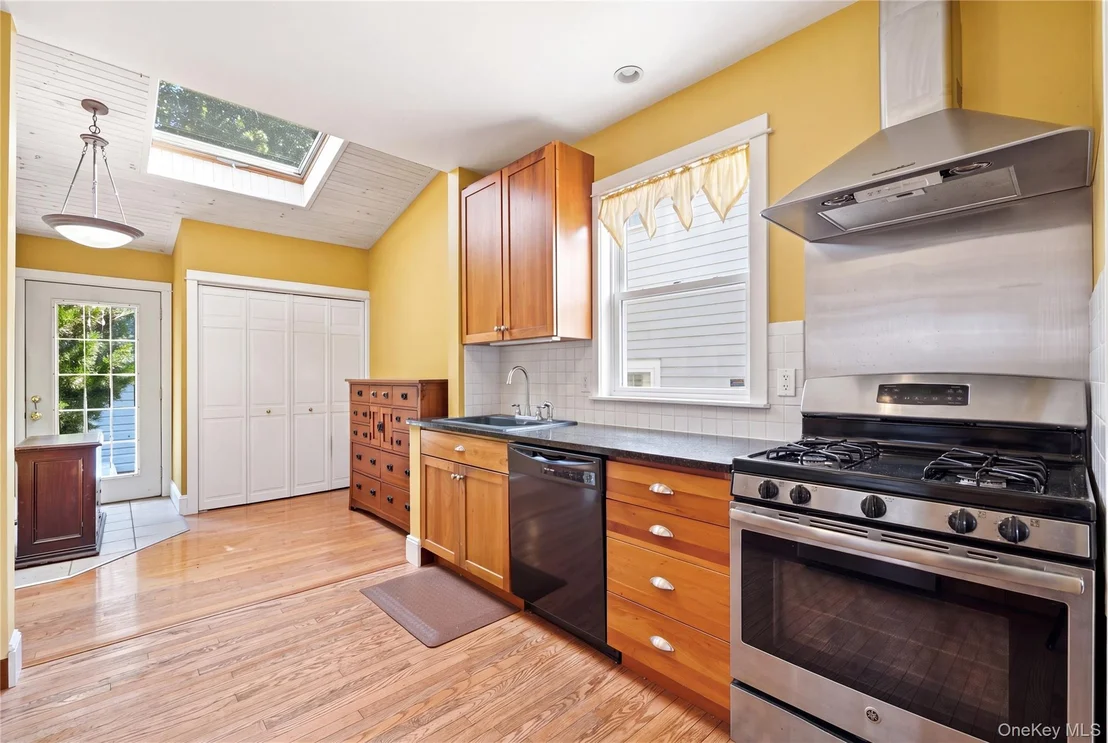 Photo of 100 Elm Street