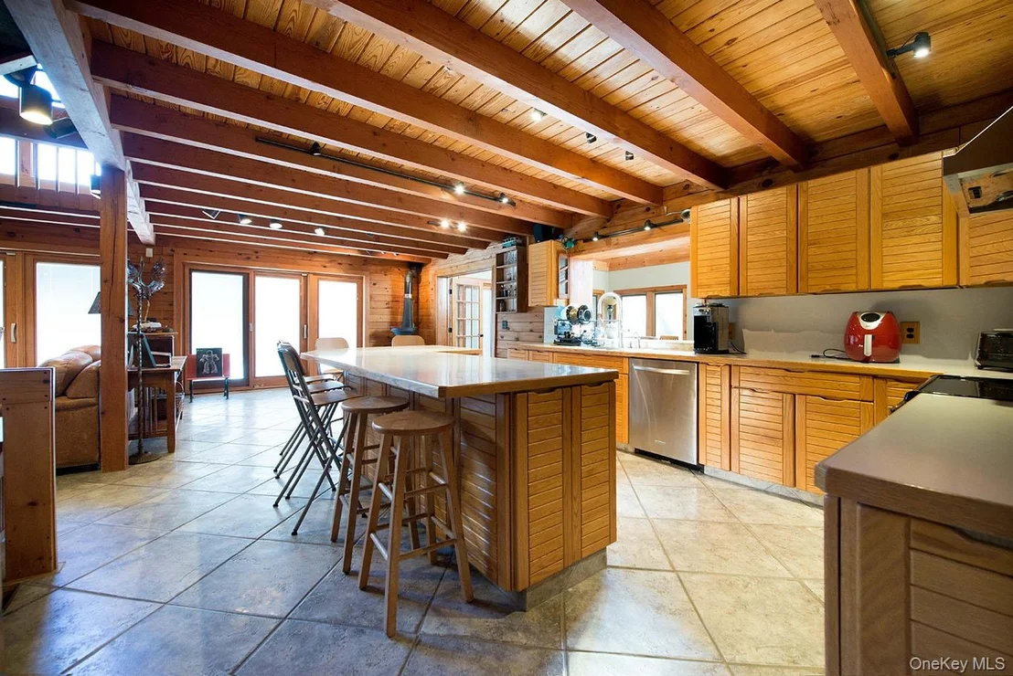 Photo of 1644 Lakes Road