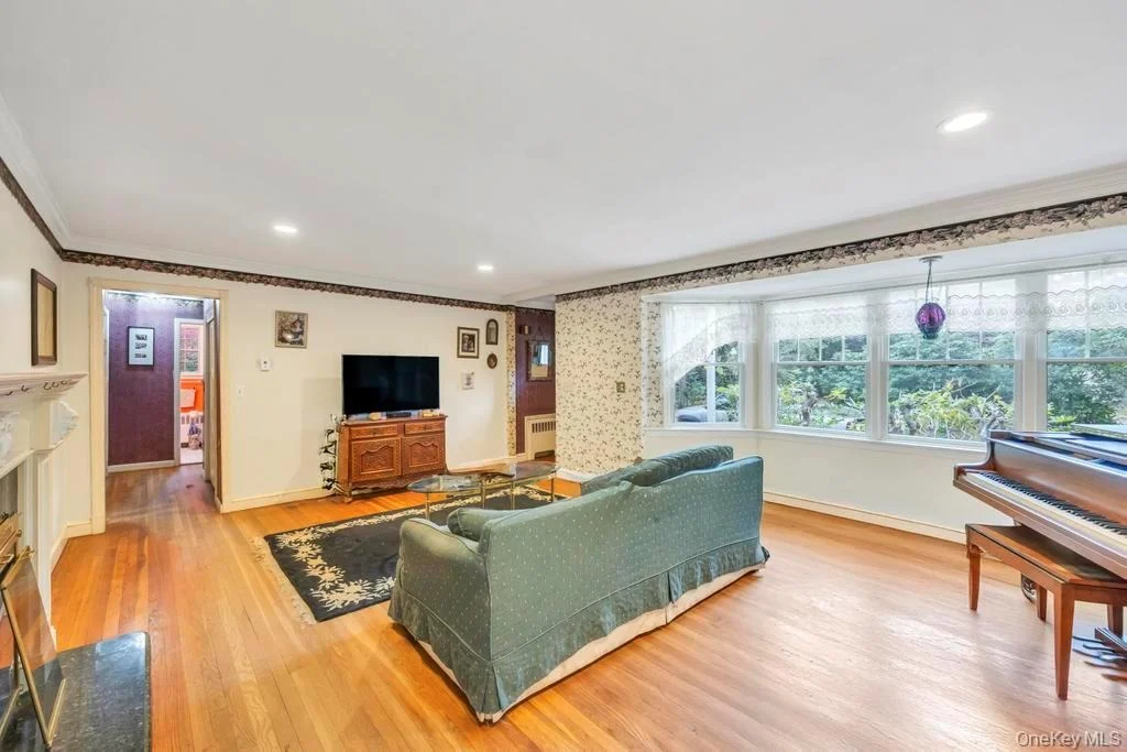 Photo of 89 Van Brunt Manor Road