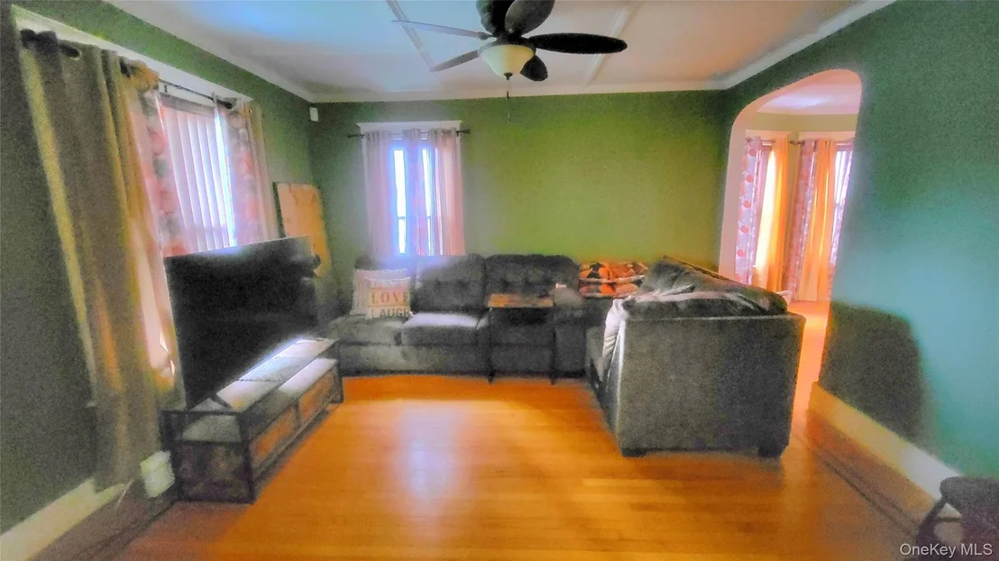 Photo of 10 Corlies Avenue