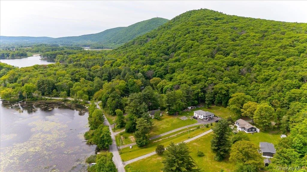 Photo of 553 Lake Road