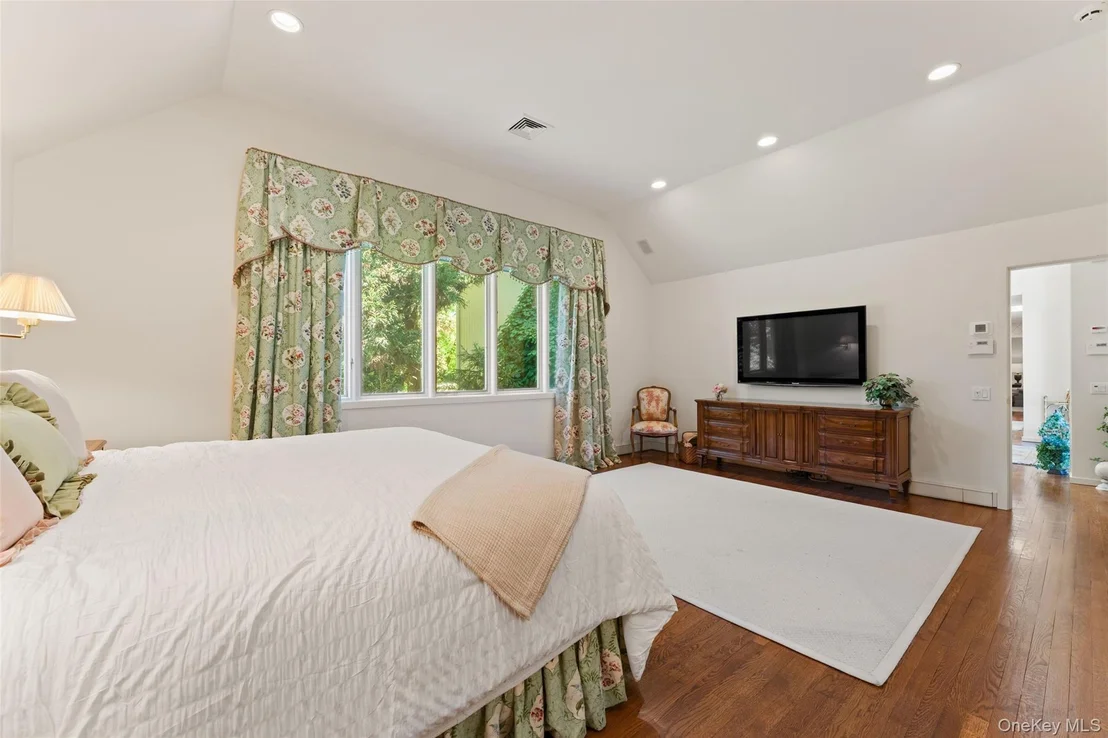 Photo of 9 Purchase Hills Drive