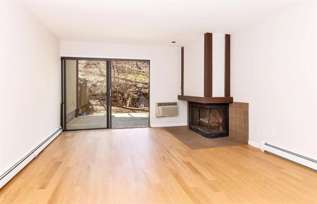 Photo of 52 Round Hill Road