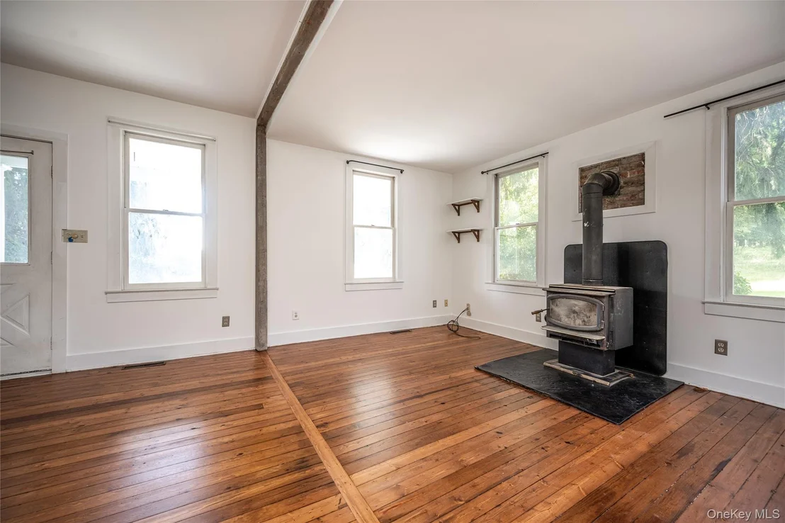 Photo of 672 Tower Hill Road