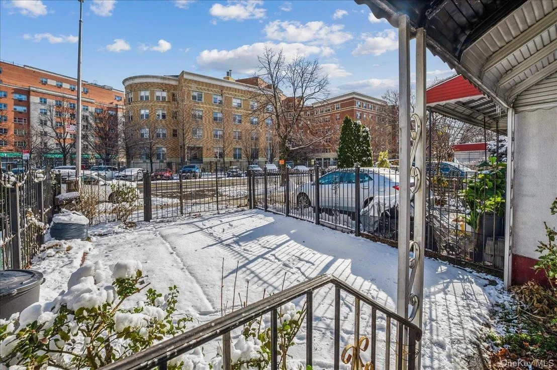 Photo of 1361 Intervale Avenue