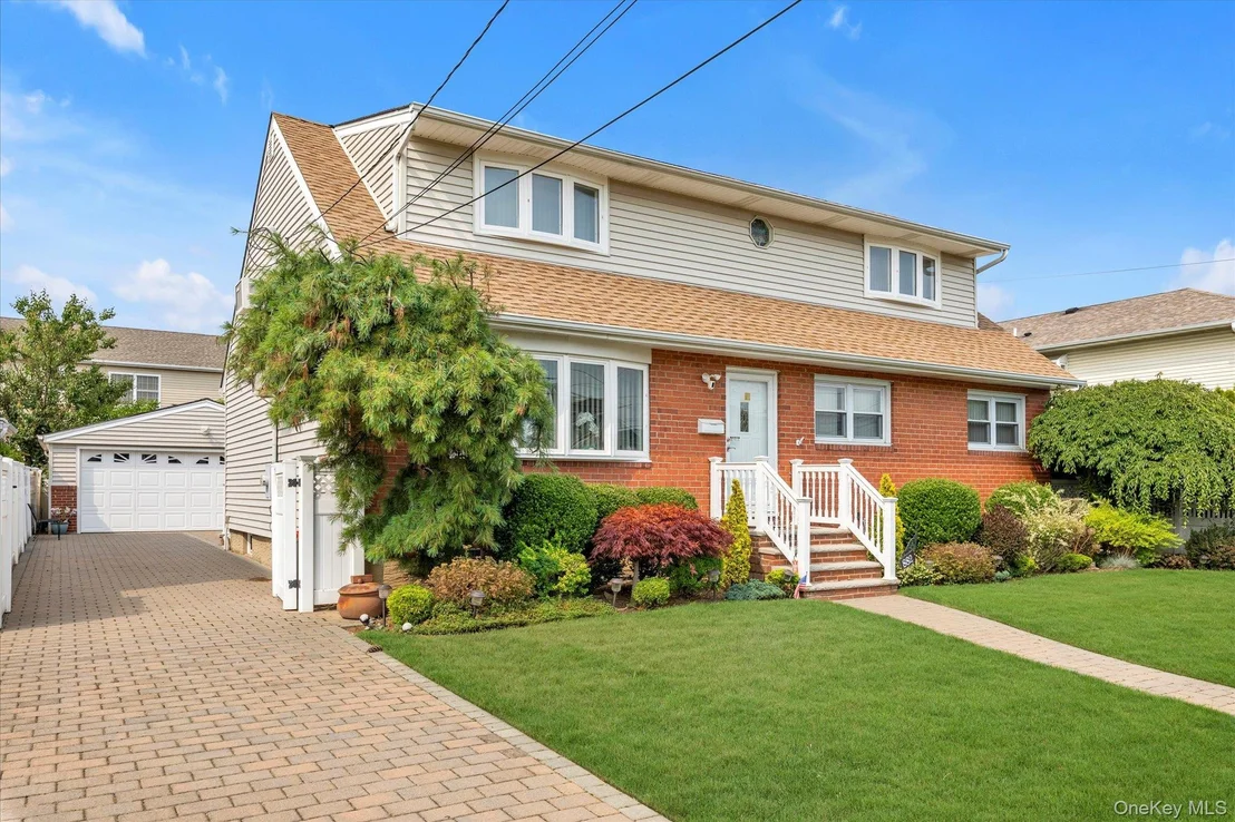 Photo of 882 Third Avenue
