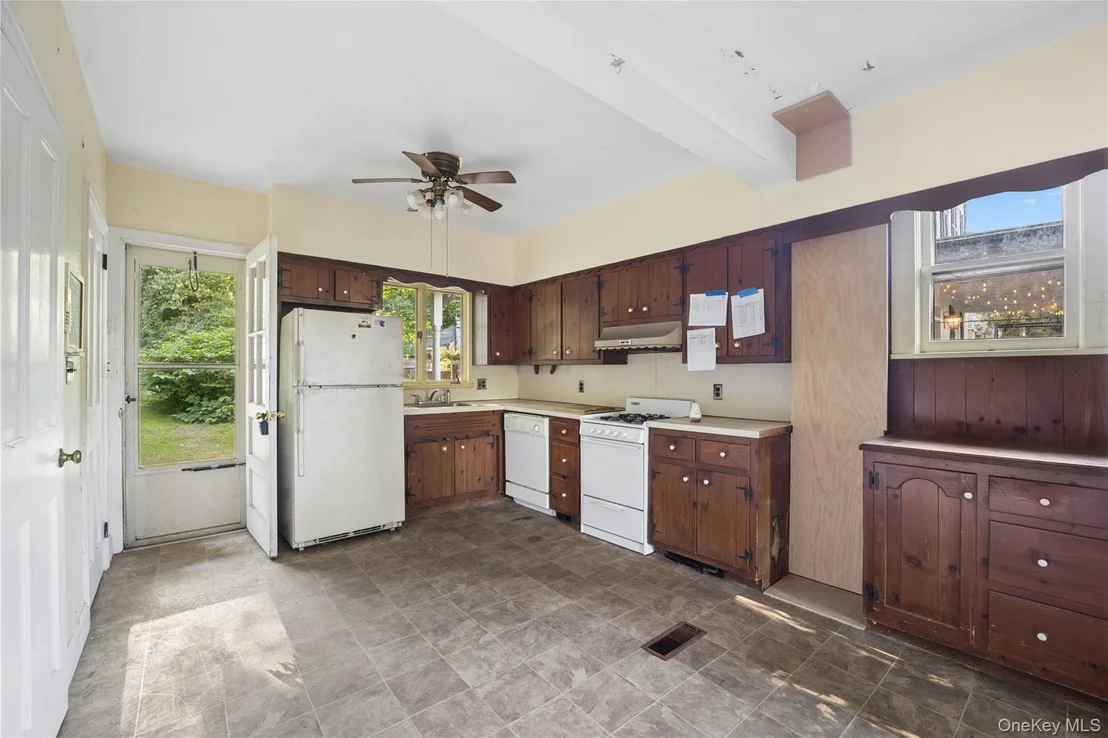 Photo of 25 River Road