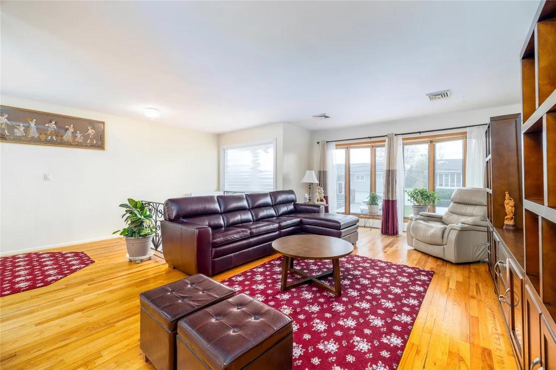 Photo of 1001 Green Place