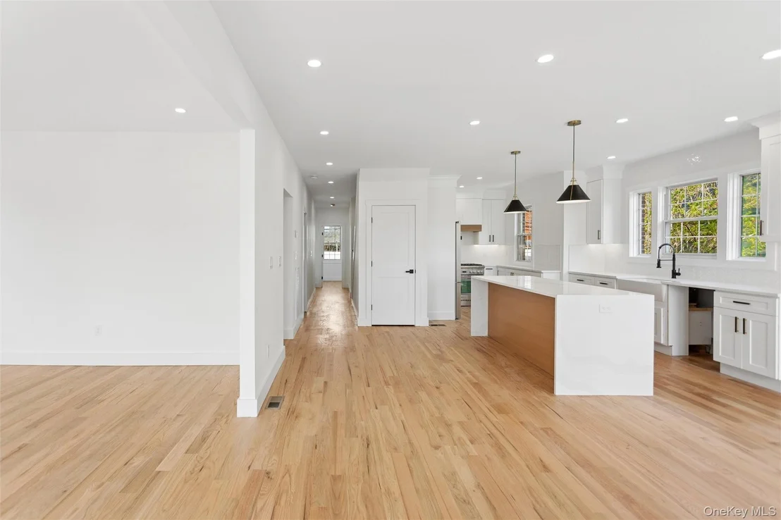 Photo of 449 W Beech Street